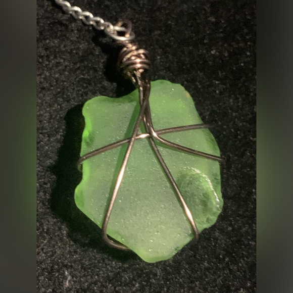 Green Seaglass Key Chain Wrapped in wire with blue bead Cape Breton - Picture 4 of 4